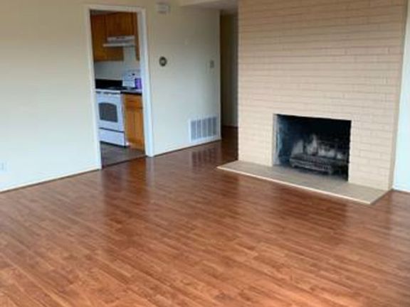 2nd image of 6 Davis Dr #C