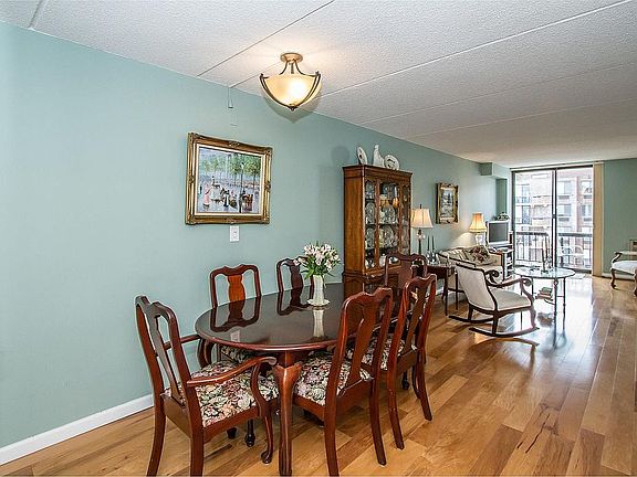 5th image of 730 W Broadway APT 4G