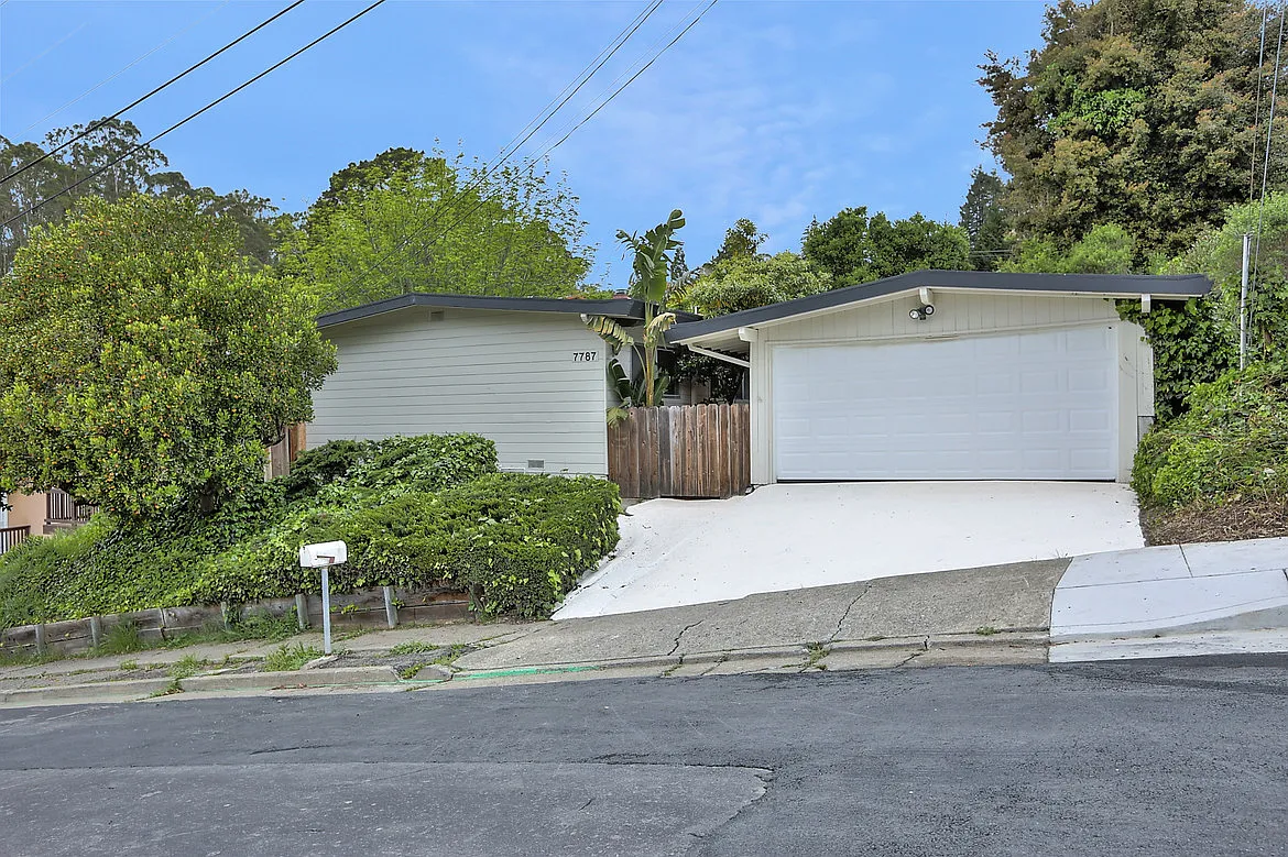 7787 Earl Ct photo 1