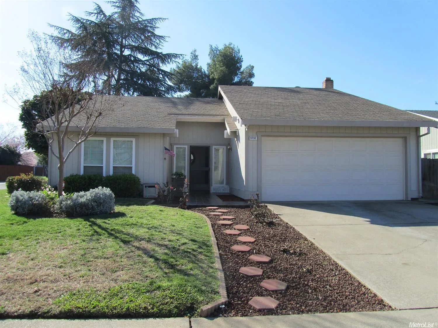 9792 Red Cedar Cir photo 1