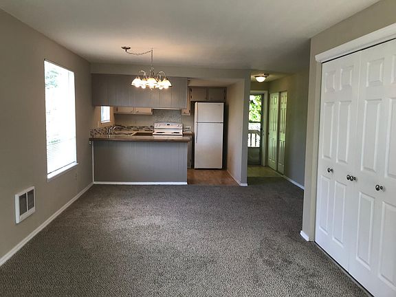 3rd image of 1509 Legion Way SE