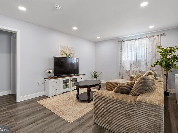 3rd image of 95 1st Ave