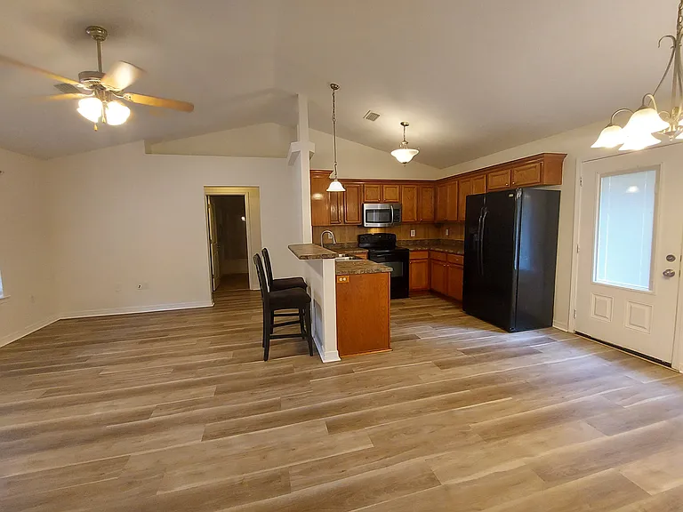 6636 Hetzel Dr — Photo 5
