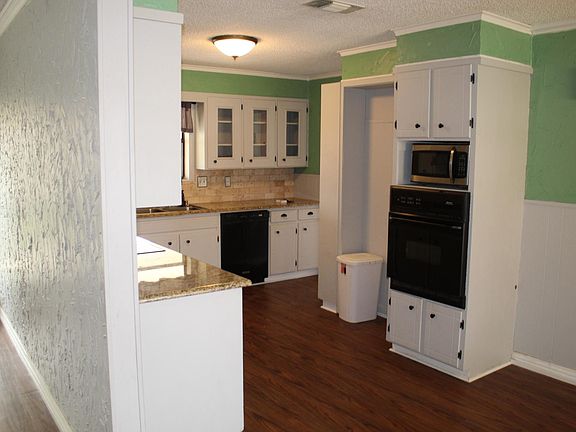 3rd image of 2600 Holly St