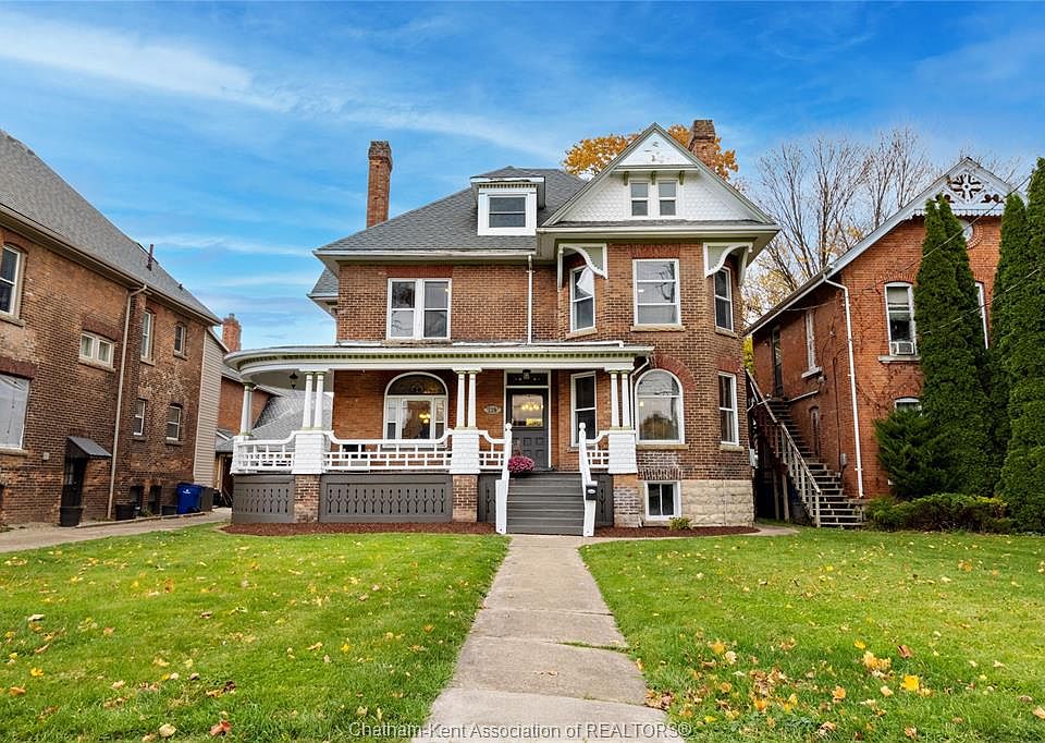 1st image of 129 William St S