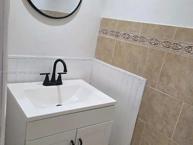 3750 Inverrary Dr #2B — Photo 1