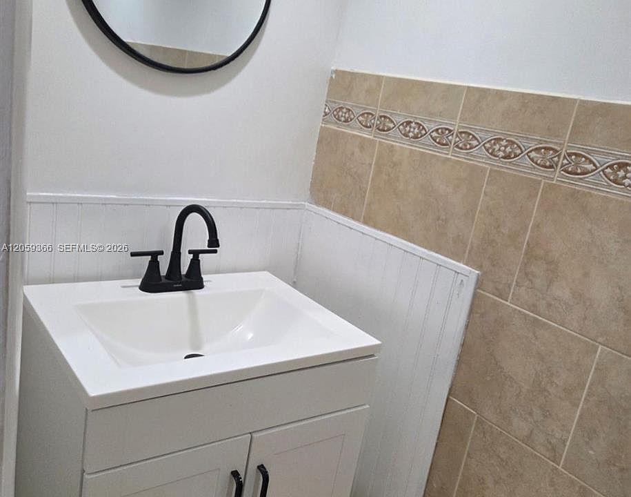 1st image of 3750 Inverrary Dr APT 2B