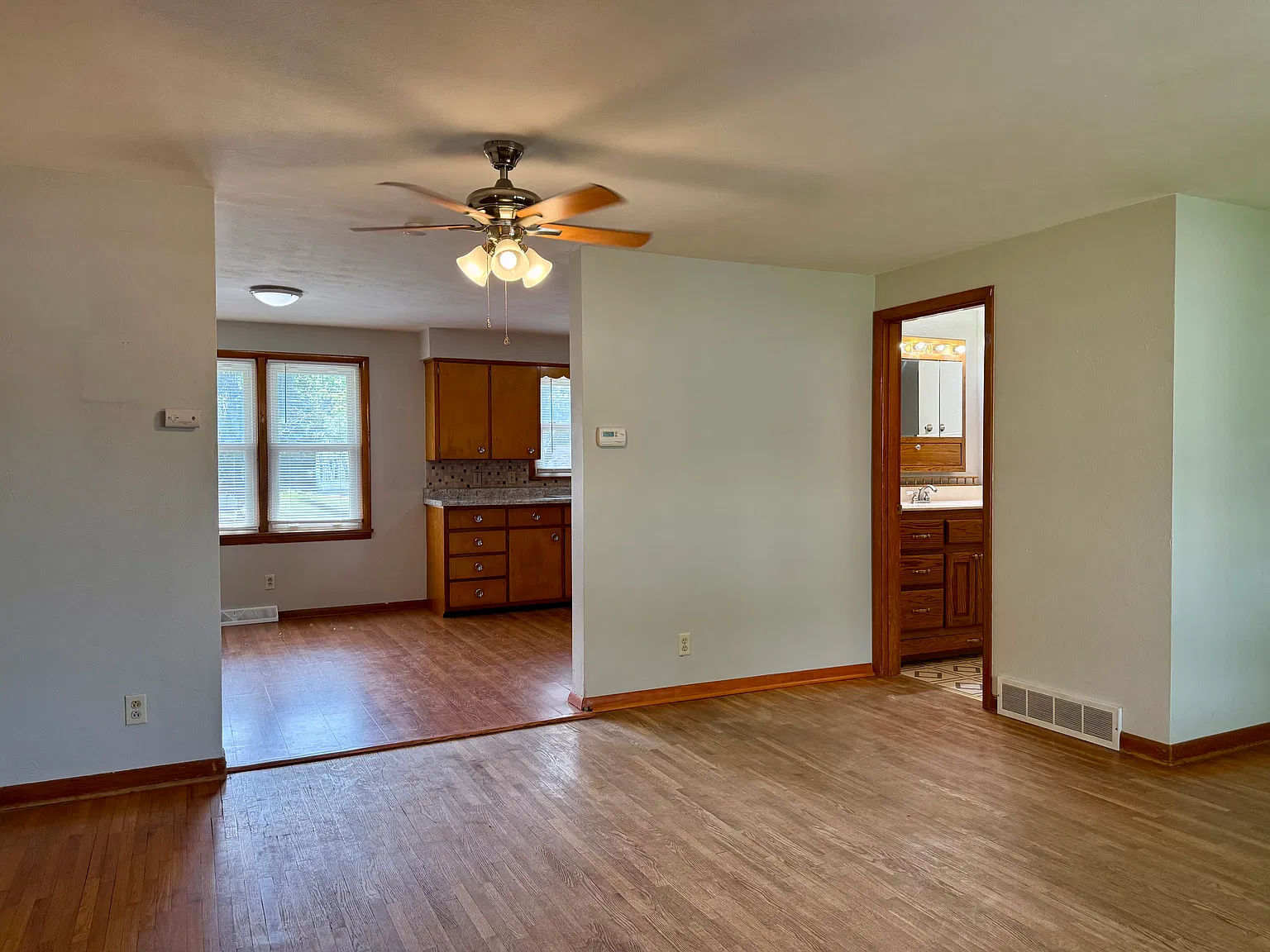 3 bed, 2.5 bath, 1368 sqft, $1,500 — Photo 4