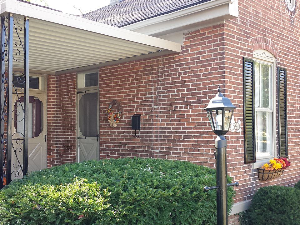 1st image of 390 E 7th St