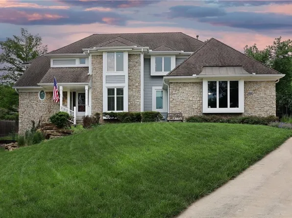 10729 W 109th St, Overland Park, KS 66210