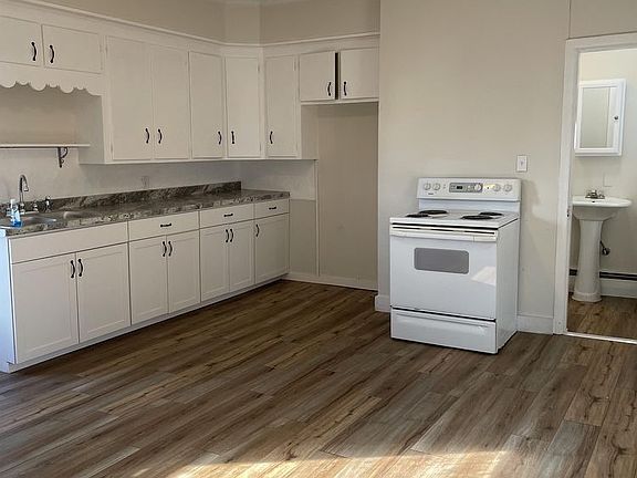 2nd image of 160 Holland St #1