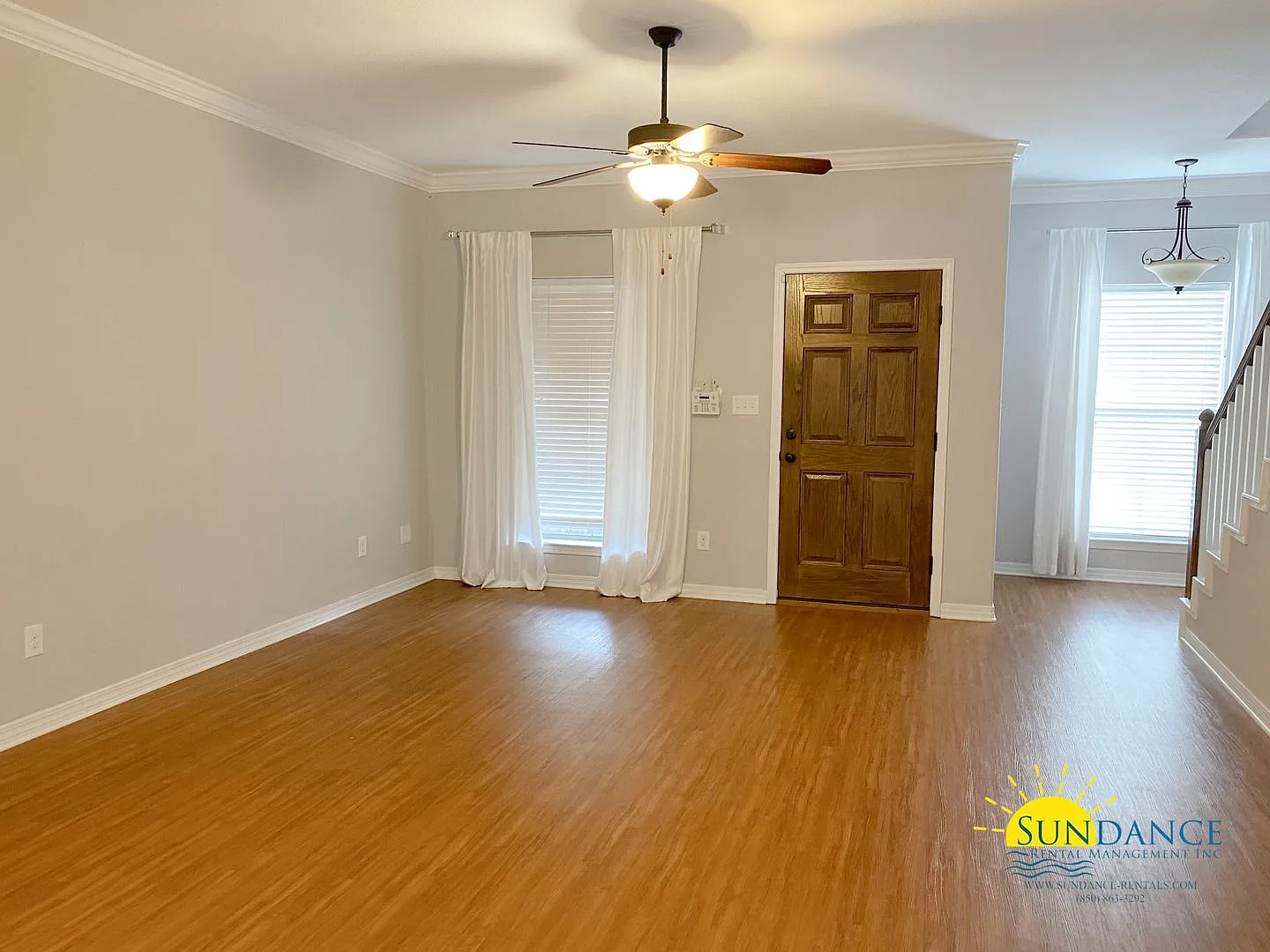 Charming 4 Bedroom Home in Navarre! — Photo 3