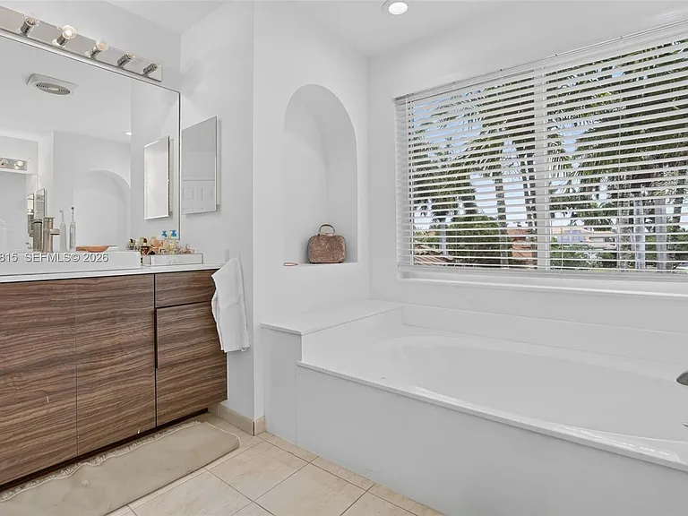 981 Waterside Cir — Photo 29
