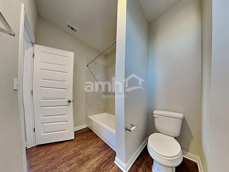8013 Turnberry Ln — Photo 14