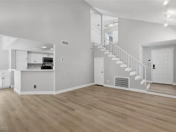 8912 Surf View Dr, Las Vegas, NV 89117