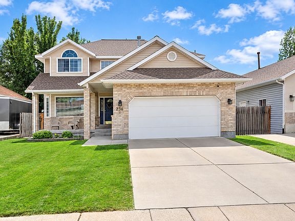 3rd image of 236 E Ashbrook Cir