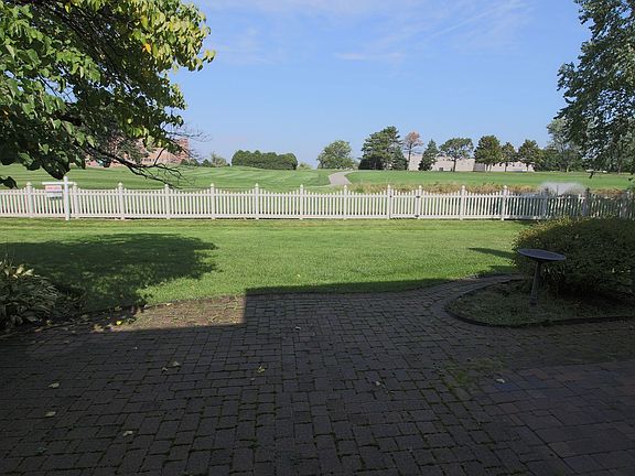 3rd image of 1120 W Cypress Dr