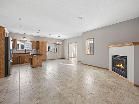 2nd image of 204 Goldfinch Ln