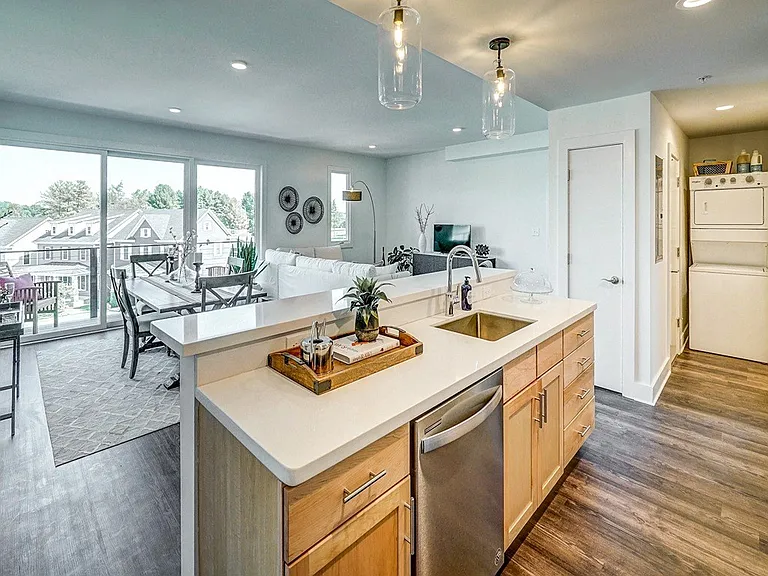 Riverside Village Apartments — Photo 80