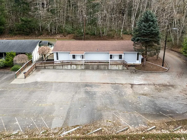 322 S Birch St — Photo 8