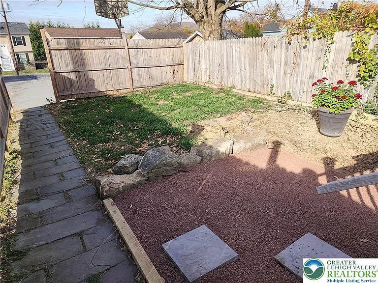 602 Main St #1 — Photo 7