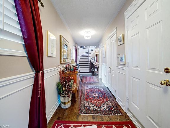 4th image of 6 Desert View Cres