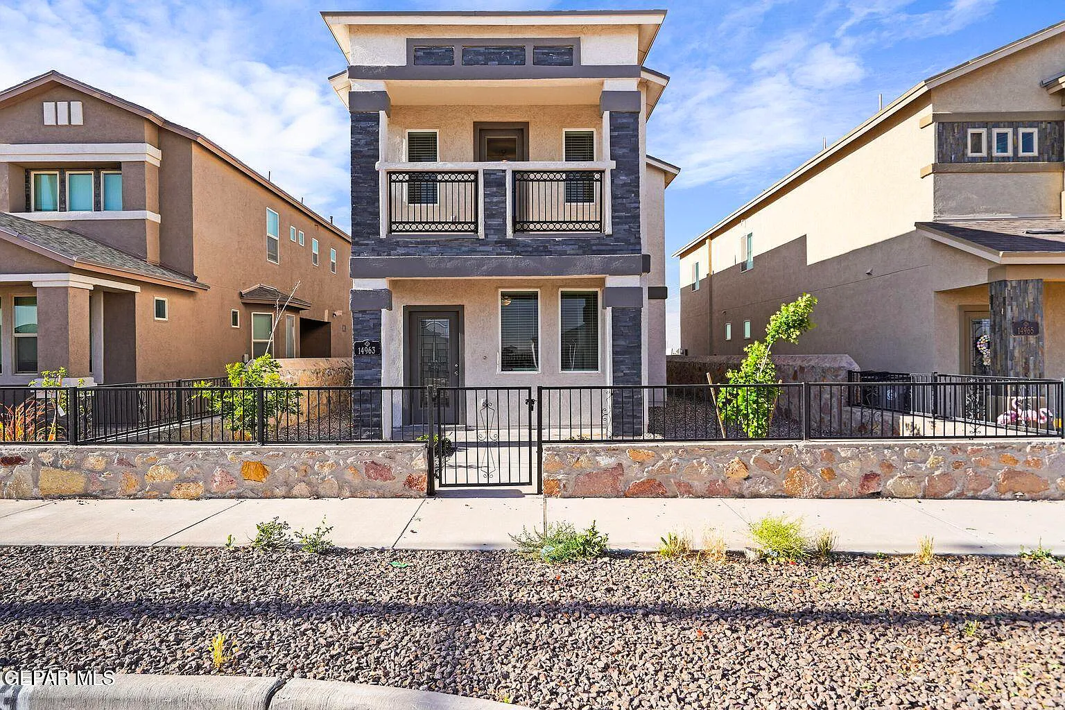 3 bed, 2.5 bath, 2032 sqft, $2,050 — Photo 1