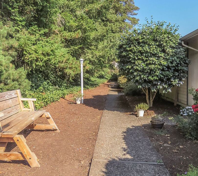 1st image of 1021 Swingwood Dr NE Space R025