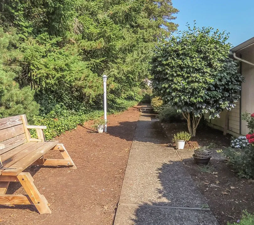 1021 Swingwood Dr NE