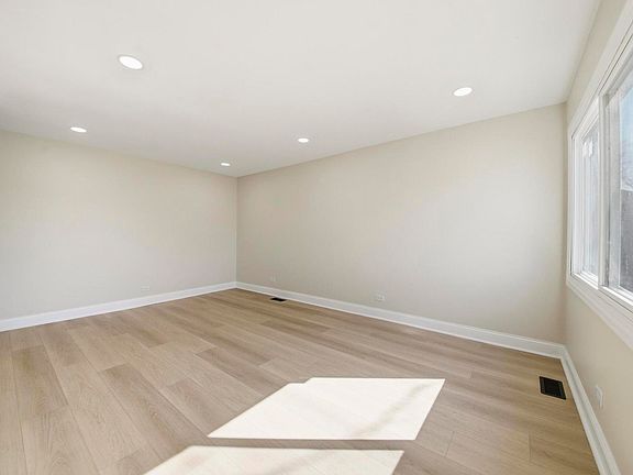 3rd image of 1543 Highland Ave