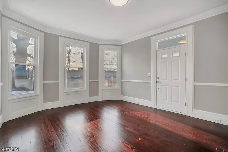 2 bed, 1.0 bath, $3,000 — Photo 3