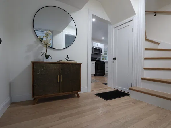 8 Curve St, Newton, MA 02465