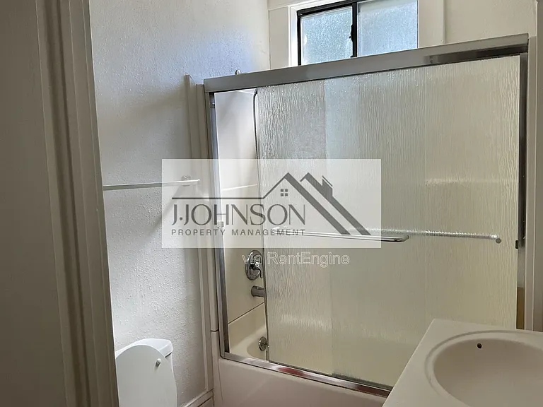 830 N Van Buren St #B — Photo 6