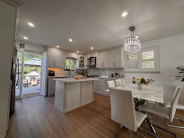 1028 Valentine Dr — Photo 7