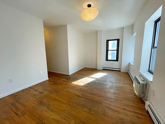 Rented by City Connections Realty | media 2