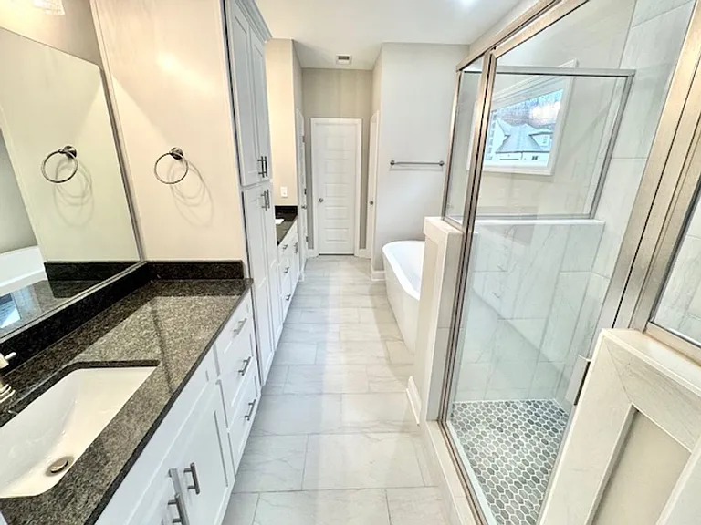 568 Rosalie Woods Dr — Photo 8