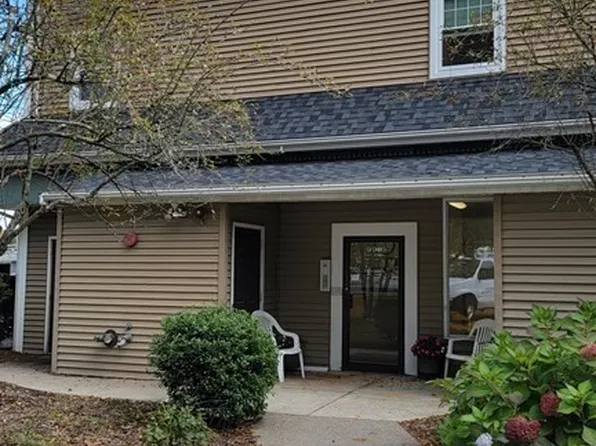996 East St #8, Walpole, MA 02081