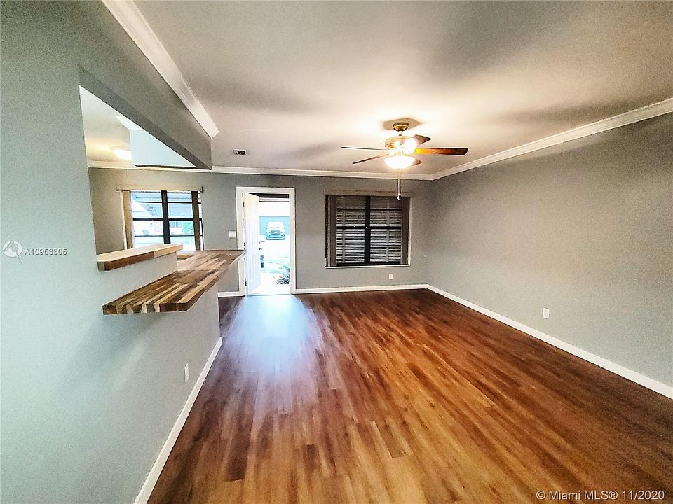 1st image of 520B NE 58th St