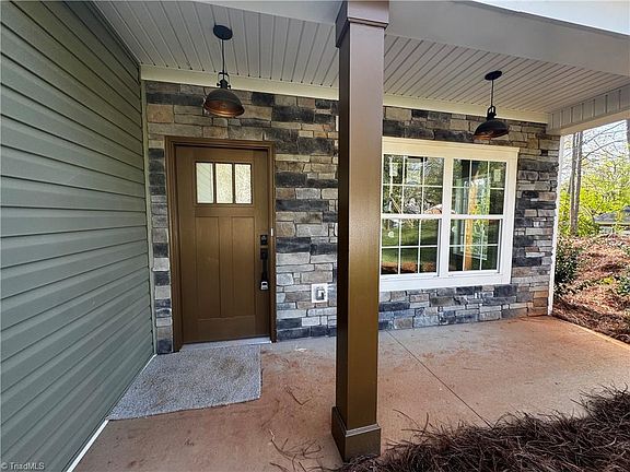 2nd image of 609 Isabel Dr