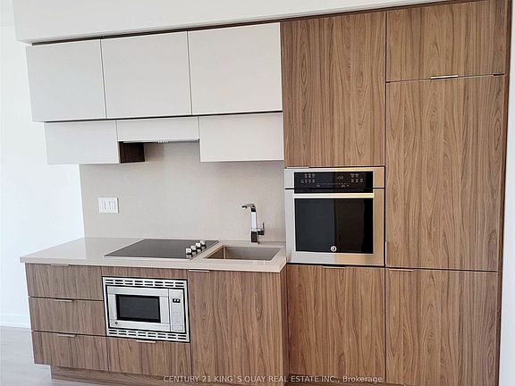 4th image of 39 Roehampton Ave #2510