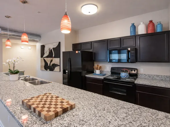 933