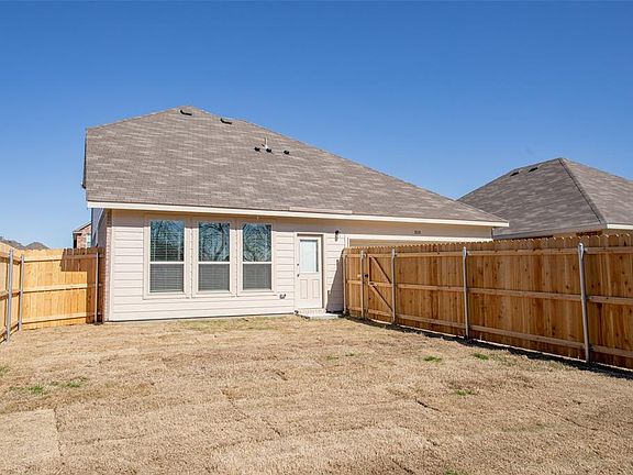 4th image of 1810 Jasmine Dr