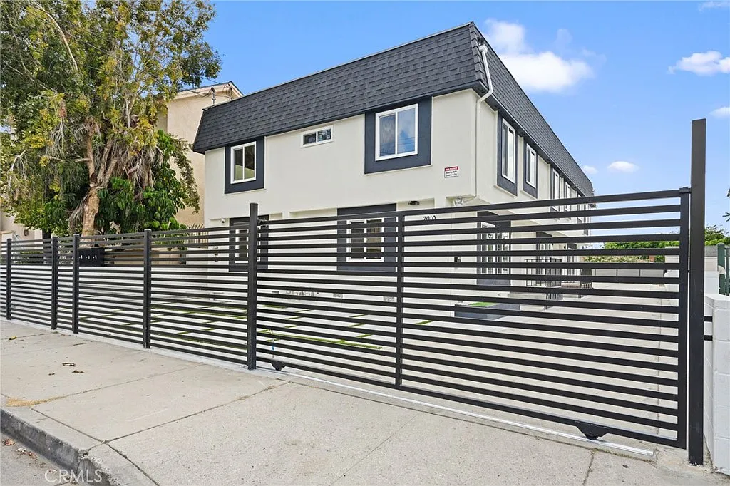 3 bed, 2.5 bath, 1360 sqft, $3,495 — Photo 1