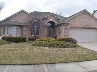 48167 Prestwyck Dr, Macomb, MI 48044