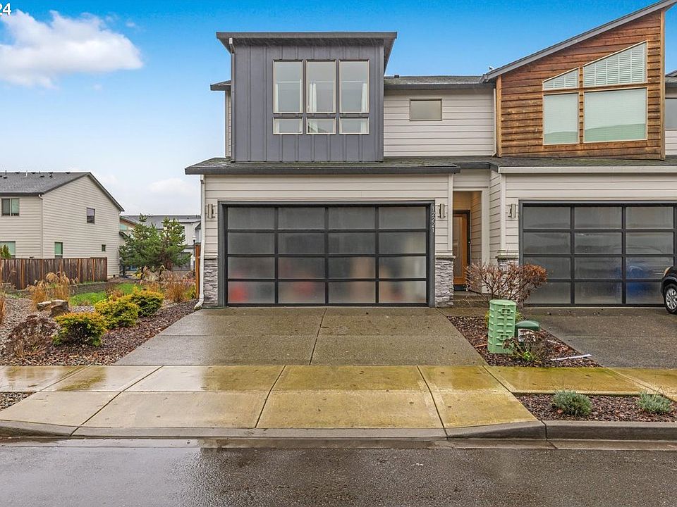 1st image of 12221 NE 116th Way