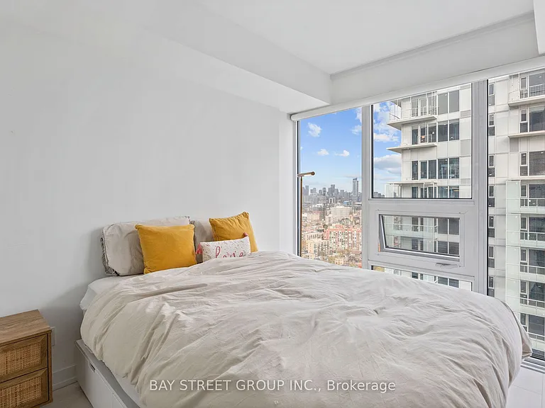 19 Western Battery Rd #3301 — Photo 18