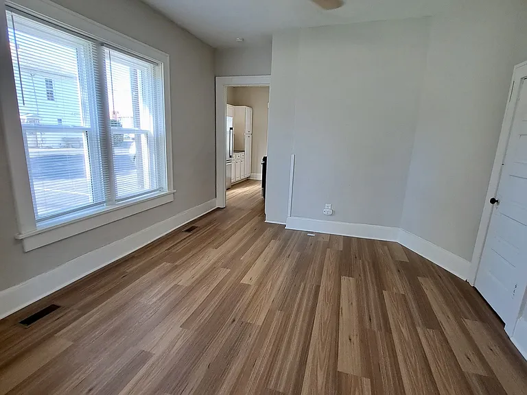 48 N Collier St — Photo 3