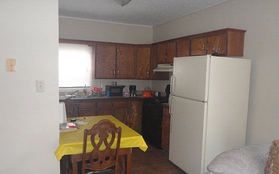 4th image of 2150 E 13th St