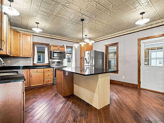 2nd image of 23913 Adams Street