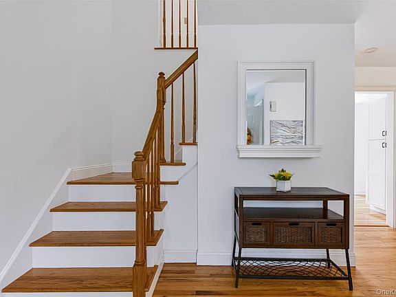 3rd image of 28 Church Farm Road